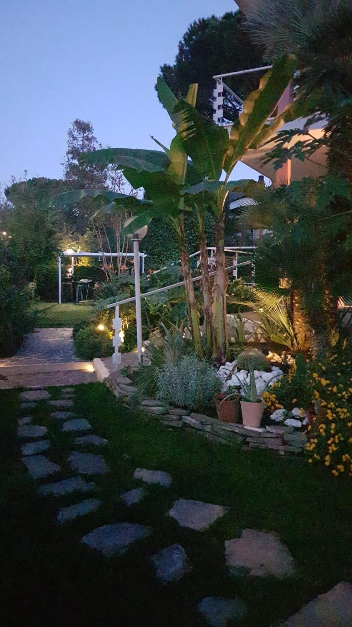 Отель Roma - Casalpalocco - Amipsia Казаль-Палокко Экстерьер фото